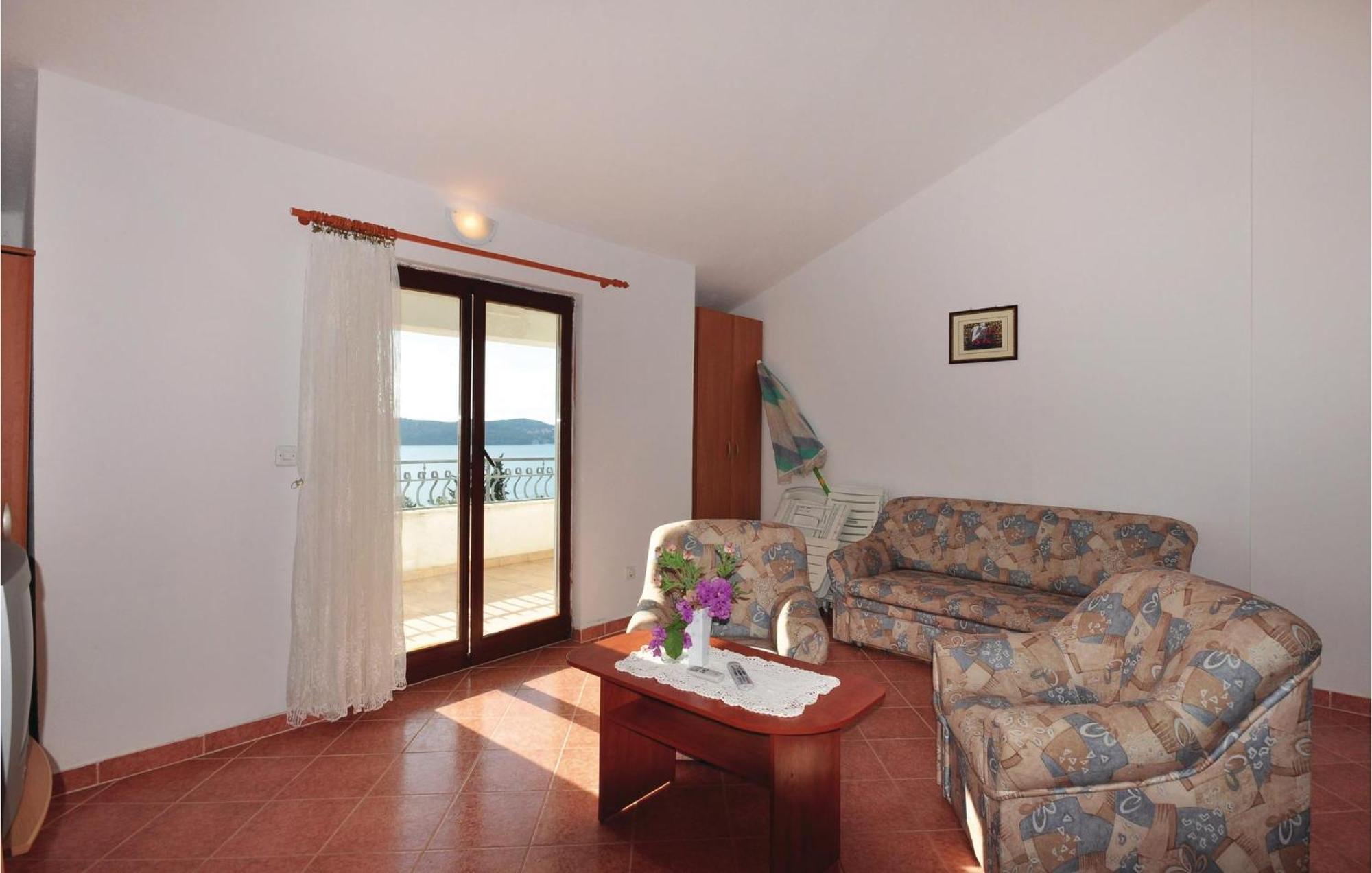 Lovely Apartment In Trogir With Kitchen Exterior foto